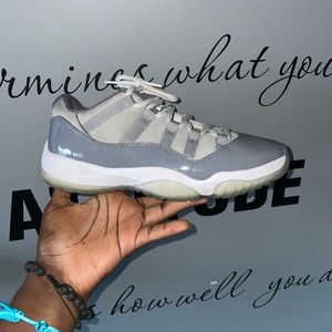 Jordan 11 low size 8 men women’s 9.5